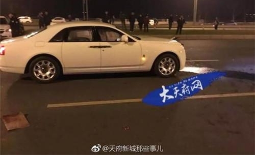 成都一劳斯莱斯撞死2名路人 检测暂未发现司机酒驾