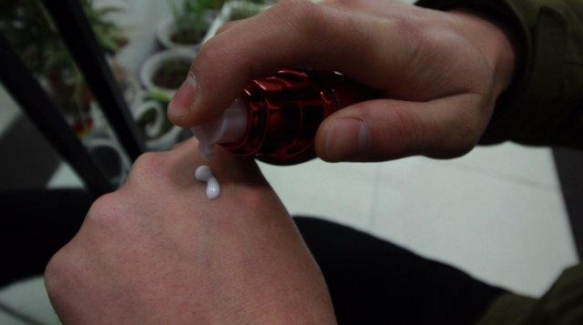 他专做女性用品生意 用时 10 年面包车换“豪车”