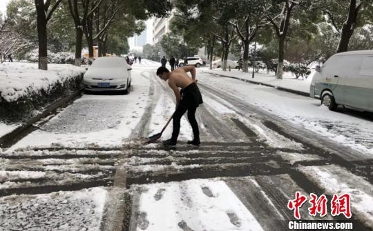 �����ಲ��ѩ�ߺ� ��ÿλ�񾯸������ڱ���ͨ