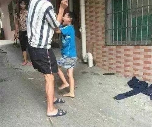 宁夏网红为了蹭热度,打起了警车的主意,盘点2017宁夏网红干的奇葩事