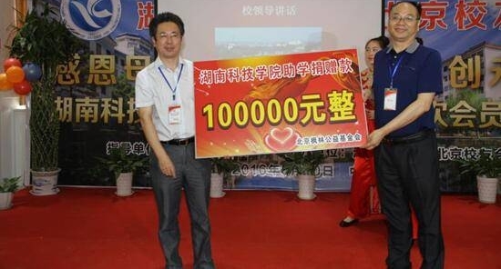 ���Ǻ죺��ҶһƬӳ����