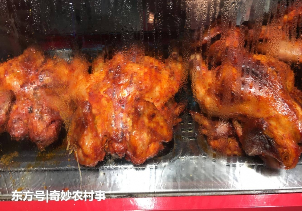 夫妻俩多年如一日专做这一种美食,在看不清的情况还是很想吃!