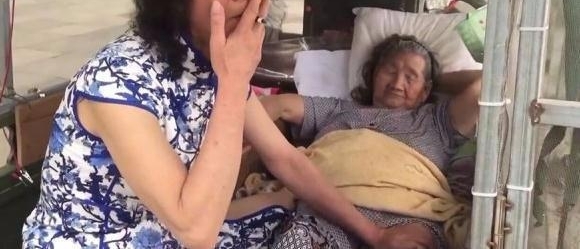 6Ѯ��ү�а�Ůװ��������20�ֻ꣬Ϊ�ٰ�ȥ�����ú�ĸ�׿��ģ�