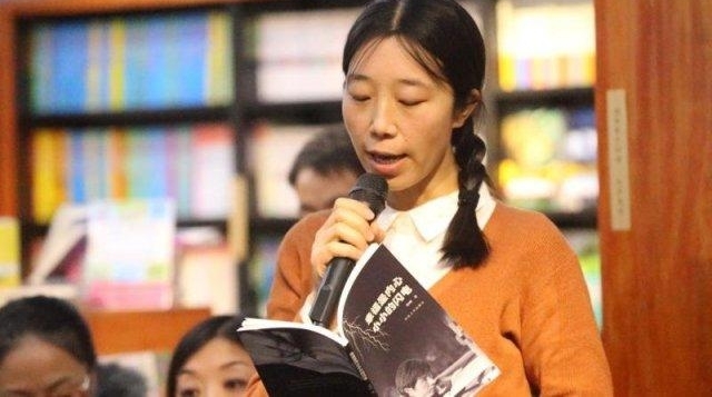 ����ʫ��ܶ�д�ڼ����ķ���ֽ���ϣ�ӭԪ�������ٰ��ʫ��ī��ʫ�������