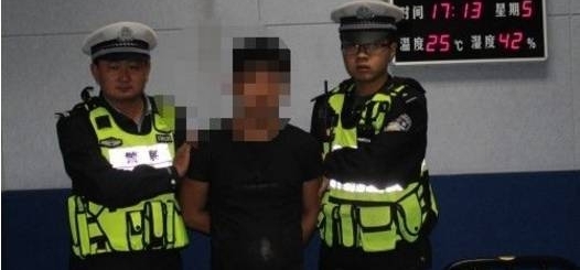 宁夏网红为了蹭热度,打起了警车的主意,盘点2017宁夏网红干的奇葩事