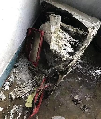 ס������ϴ�»�ͻȻ��ը�������� ֻ������Ž�ȥ