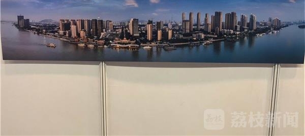 ����������ϲ���м���Ӱʦ�þ�ͷ��¼�Ͼ��ġ���ɫ���С�