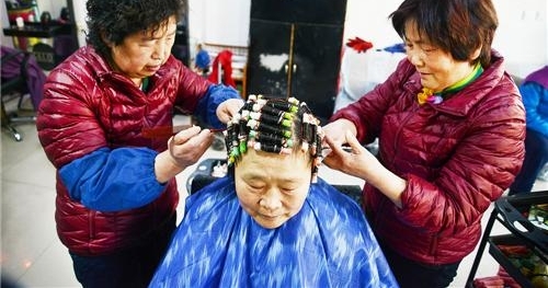 �����Ӿ��굶�����ϡ��Ľ��á�37�깲Ӫһ��������