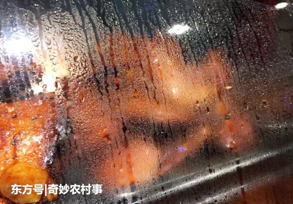 夫妻俩多年如一日专做这一种美食,在看不清的情况还是很想吃!
