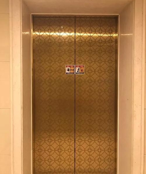 杭州这幢33层江景房 敢一人坐电梯的业主都是勇士