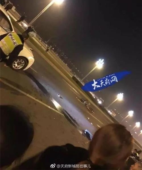 成都一劳斯莱斯撞死2名路人 检测暂未发现司机酒驾