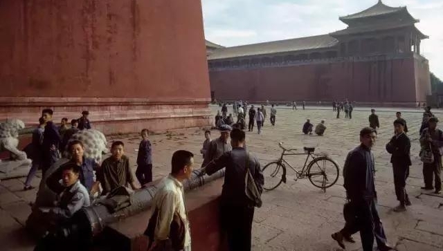 一组老照片揭示45年前的中国风:绝版彩照!无比珍贵!