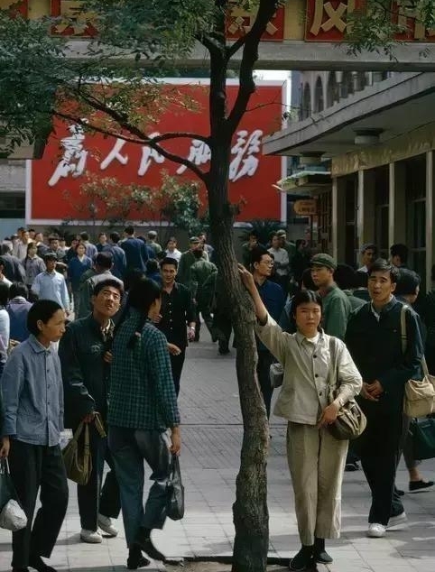 一组老照片揭示45年前的中国风:绝版彩照!无比珍贵!