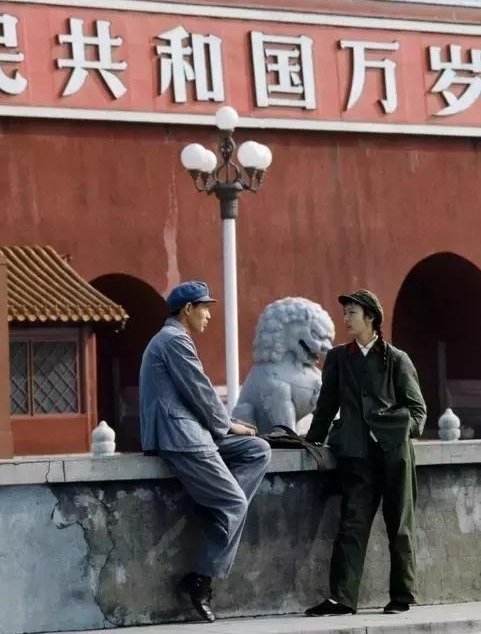 一组老照片揭示45年前的中国风:绝版彩照!无比珍贵!