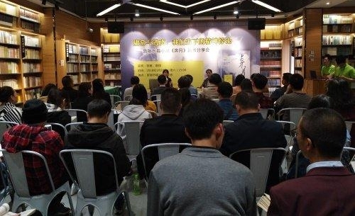 作家鲁敏带来“消失的爱人” 新作《奔月》带你来一场精神逆奔