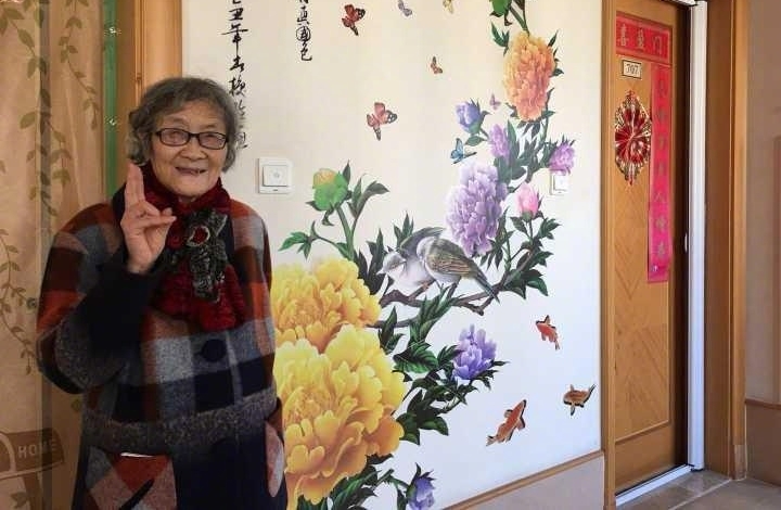 登雪山游冰河…88岁老奶奶卖房子周游世界