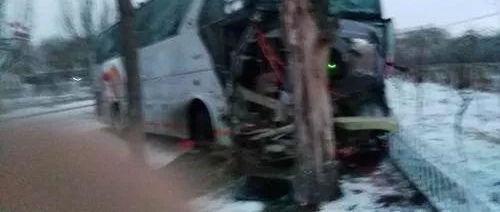 惊险!包哈公路一辆油罐车与两辆大客车相撞,其中一辆还是公交车……