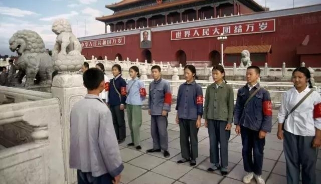 一组老照片揭示45年前的中国风:绝版彩照!无比珍贵!