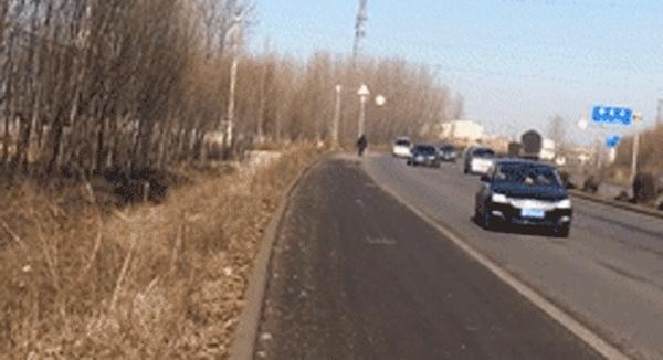�����ߵġ�������Ϊ���ߣ�һ�ڽ�ͨ�¹����ݺ�һ��׷��