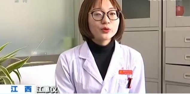 老人忽然昏迷 危急时刻“95后”医技师跪地抢救