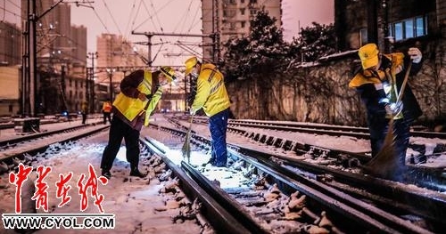 �Ϻ�վ��Աְ������ðѩ���г�ƽ��