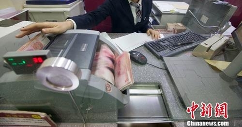 中国完善人民币跨境业务政策 出新规促贸易投资便利化