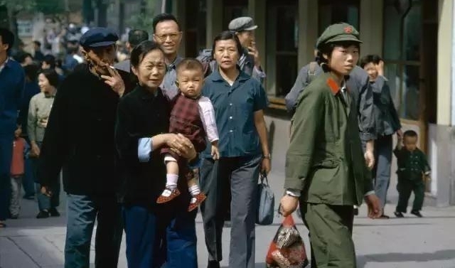 一组老照片揭示45年前的中国风:绝版彩照!无比珍贵!