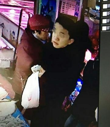 操作太6!男子买海鲜用微信支付截图付款 店家朋友圈悬赏万元捉人