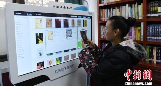 兰州废弃阅览室变“迷你图书馆” 快节奏下享慢阅读