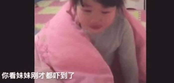 女儿被教育后一边哭一边不断和妈妈讲道理,网友:很有逻辑
