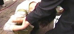 婆婆治疗差数万元,新媳妇摔门而走!婆婆却乐了!