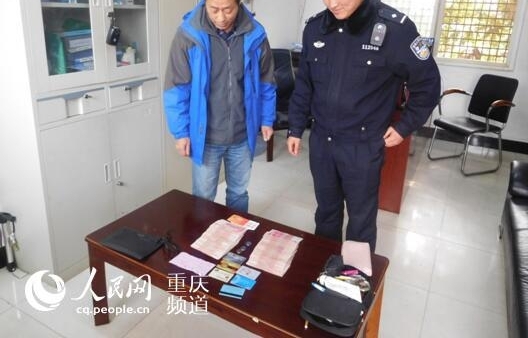 当粗心旅客遇上细心铁警