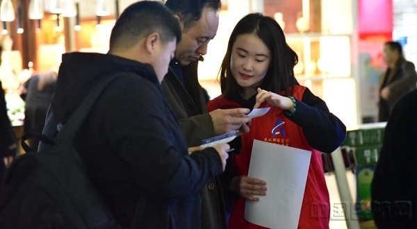 �½��չܾ���ί��ů���ж����밮ͬ��