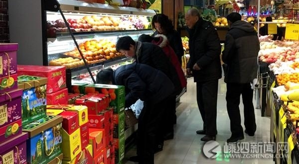 市场年味浓厚 市民进入年货采购高峰