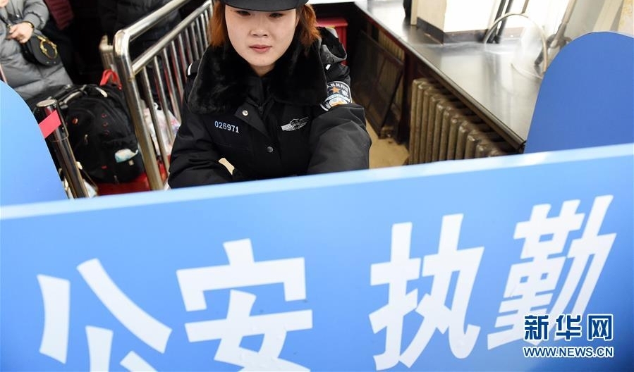 铁警夫妻的春运守望