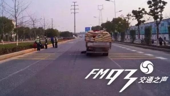 ʹ�ģ�����5����ͯ�ᴩ��·��������ѹ����