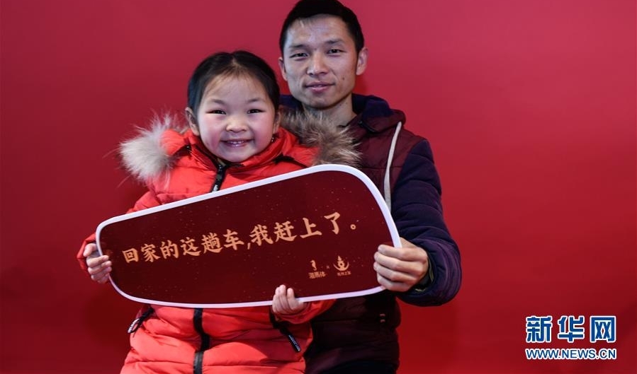 杭州火车站的“幸福照相馆”