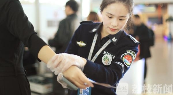 南京禄口国际机场迎来节前出行高峰 机场发布春节出行特别提醒