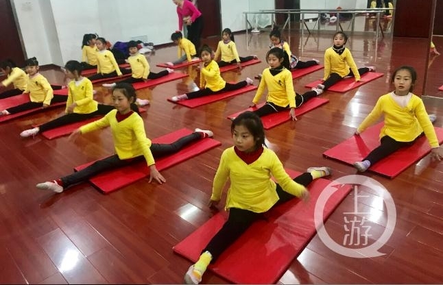 网络媒体走转改丨76岁川剧老艺术家“重出江湖”:有人愿意学,我们就愿意教