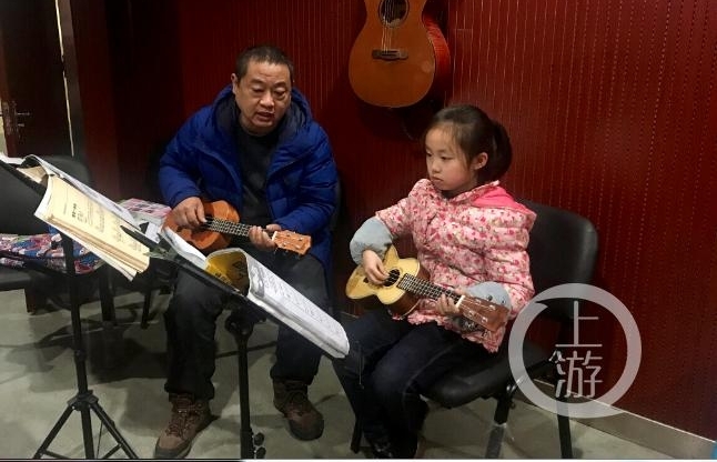 网络媒体走转改丨76岁川剧老艺术家“重出江湖”:有人愿意学,我们就愿意教