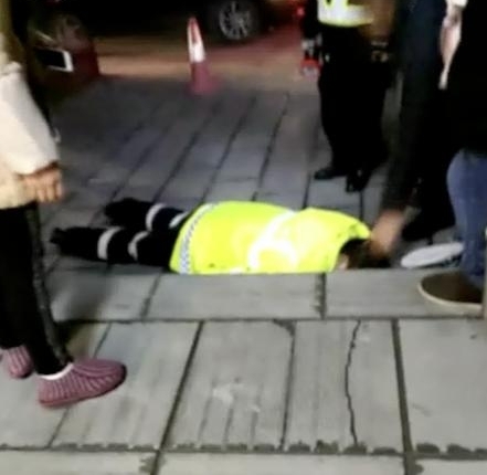 致敬!夜幕中43岁辅警心脏骤停倒在工作第一线