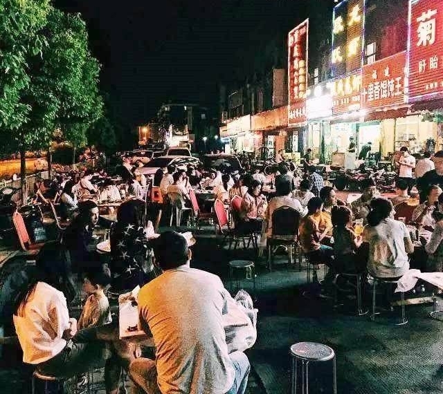 男子酒后开车遇交警: 我没开车, 交警: 难道你车自动会跑?