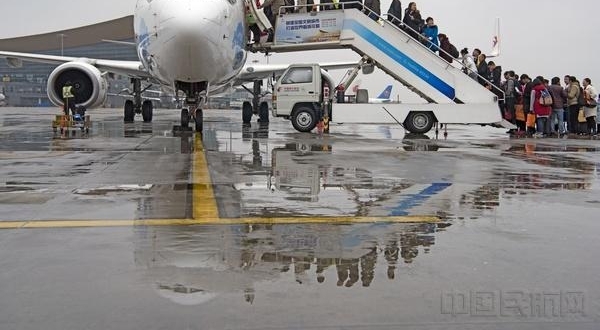 ����ͼ������6�ȣ�������ˮ����ͦס��