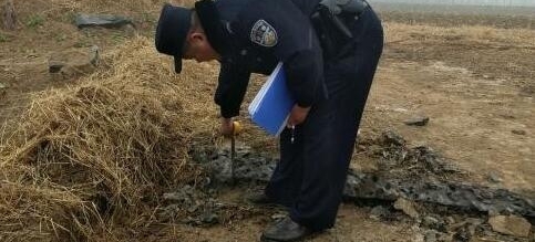 反正很少人在走 何不挖掉 奇葩小偷盗走800米水泥路 卖5000多元!