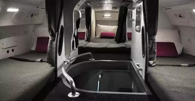 �ɻ��ϵ����ؿռ�ܶ��˶���֪�����ս��������Ϸ������أ�