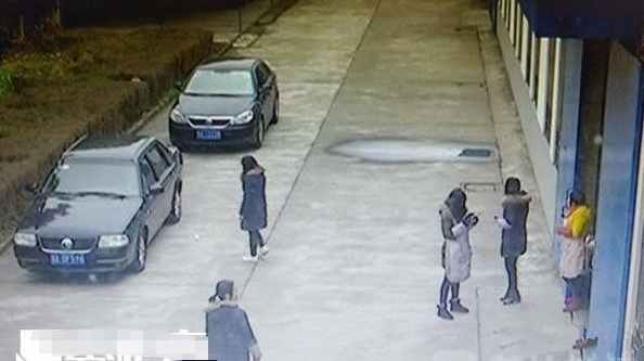 ����һ��ҵ��������Ůԡ��װ����ͷ������������֮�õ�ʵʱֱ��