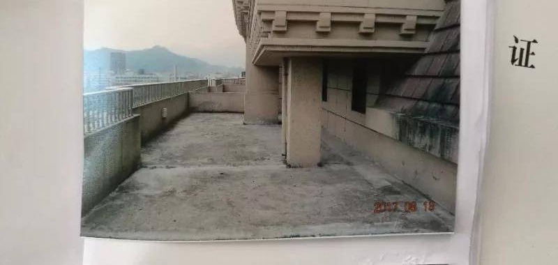 男子花上千万买带泳池豪宅 收房时傻眼了