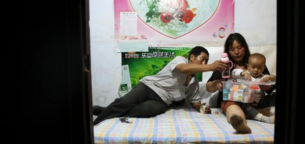 心酸!夫妻同患精神病 2岁的孩子患白血病叫奶奶为妈妈