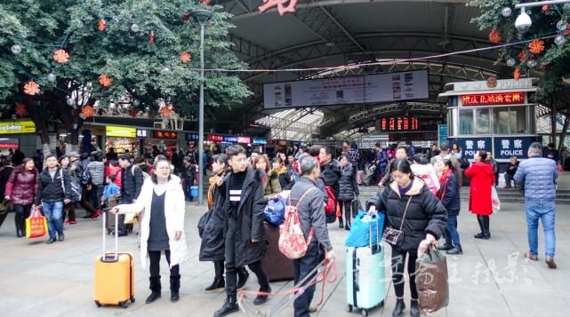 ���˵�ͷ�����챱վ�Ϲ㳡���ؼҾ���һ��ب��δ������������