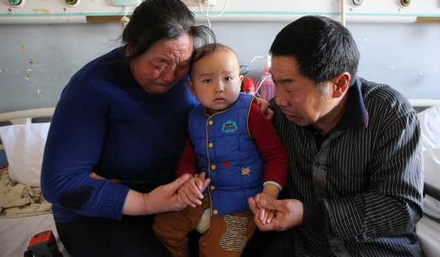 心酸!夫妻同患精神病 2岁的孩子患白血病叫奶奶为妈妈